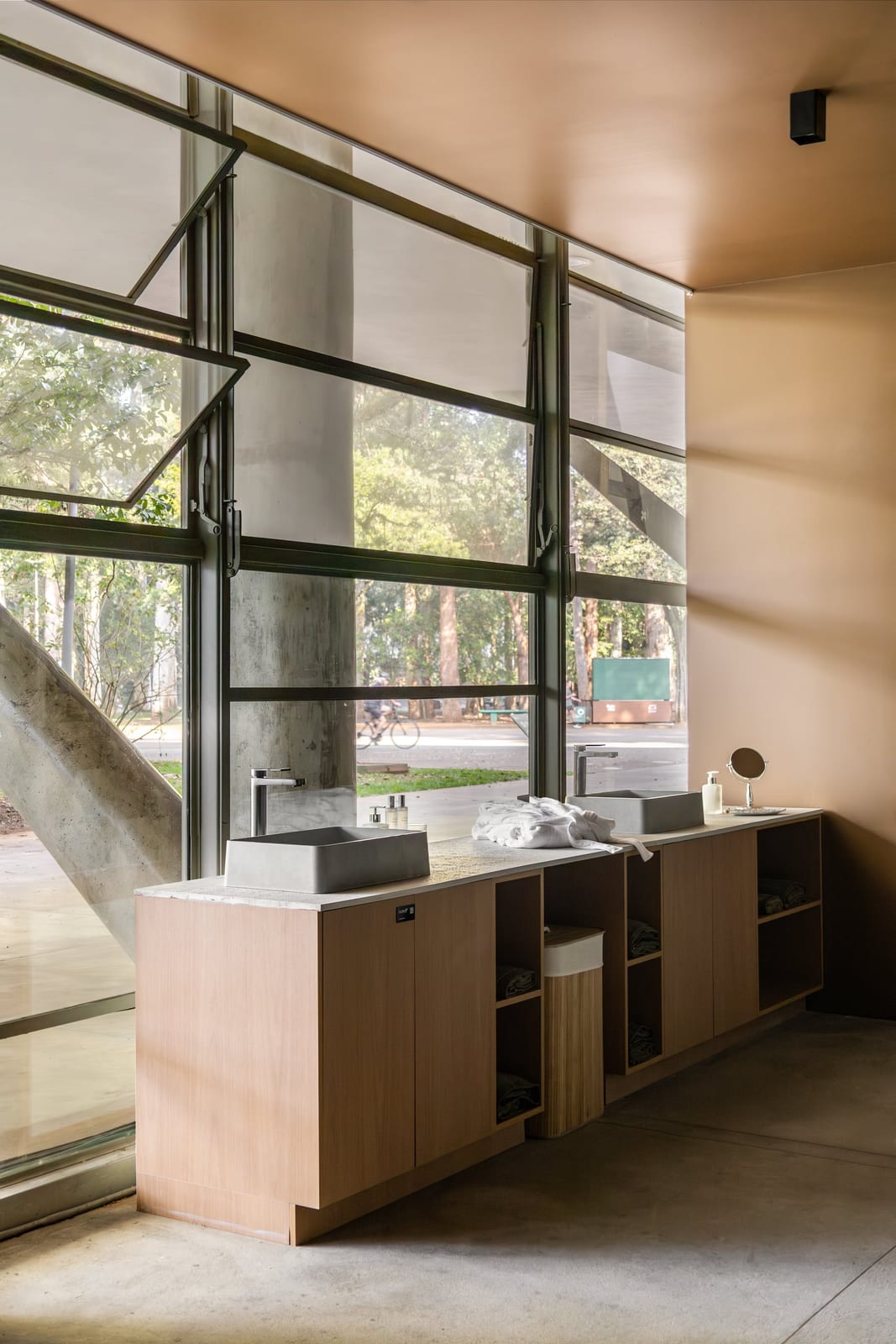 Casa Entre Águas, de Thiago Marques Arquitetura